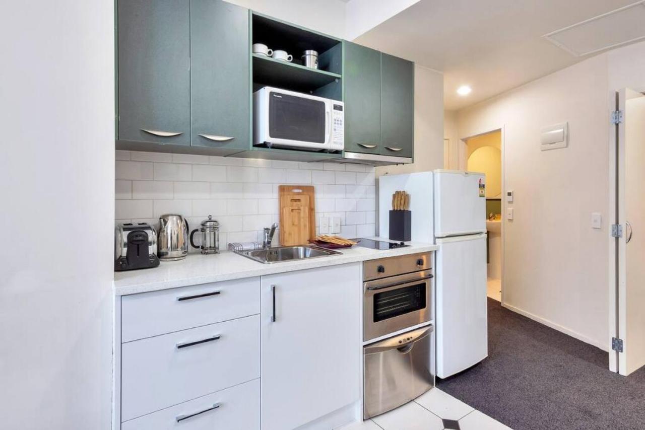 Urban Deco Apartment On Queen Street Auckland Exterior photo