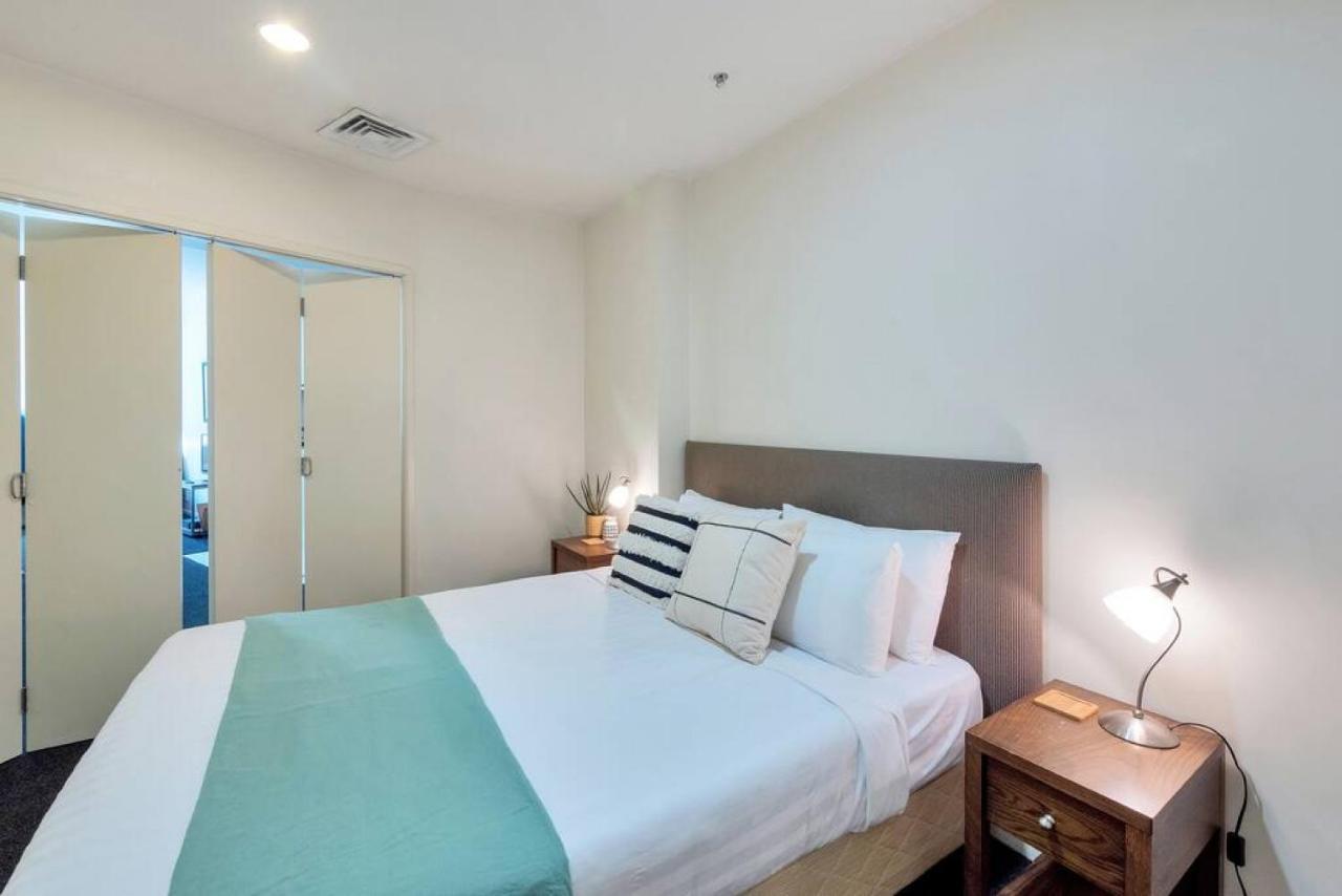 Urban Deco Apartment On Queen Street Auckland Exterior photo