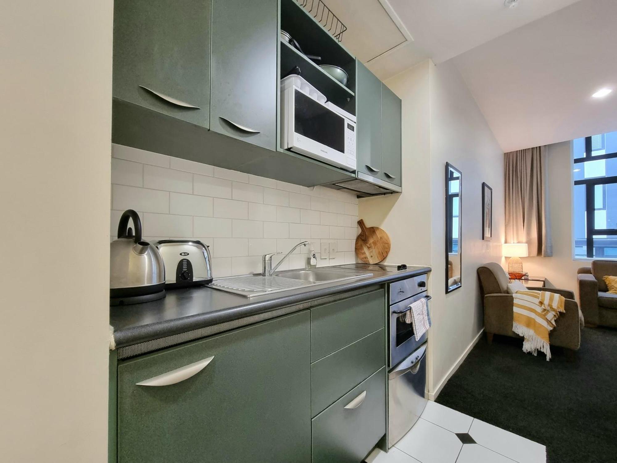 Urban Deco Apartment On Queen Street Auckland Room photo