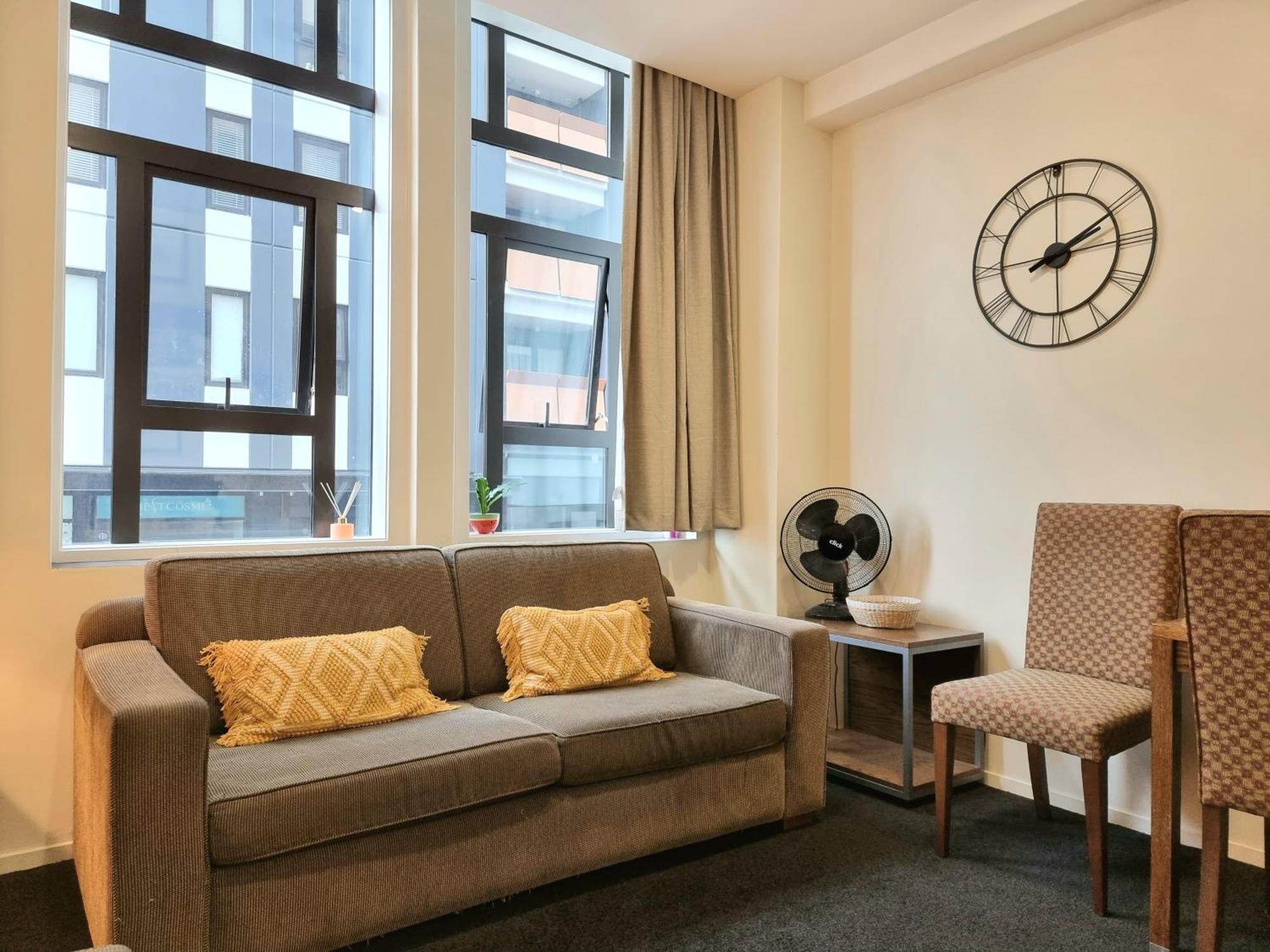 Urban Deco Apartment On Queen Street Auckland Room photo