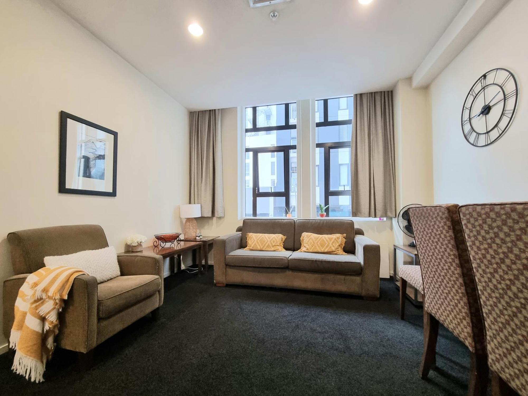 Urban Deco Apartment On Queen Street Auckland Room photo