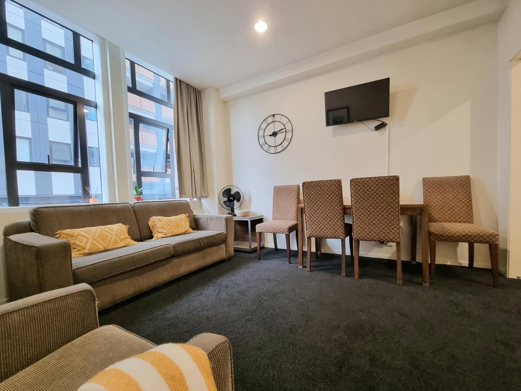 Urban Deco Apartment On Queen Street Auckland Room photo